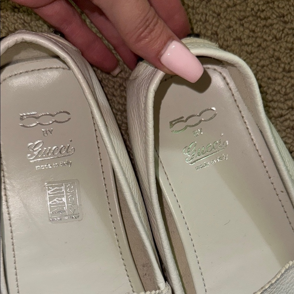 Gucci White Leather Loafers with Red and Green Accents - Picture 2 of 5